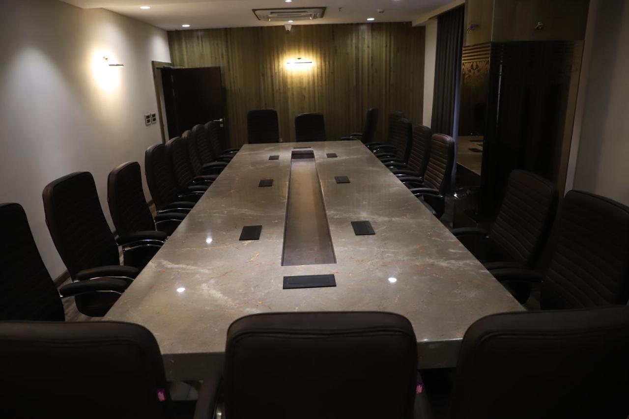 The Royal Class Hotel Gwalior Dış mekan fotoğraf