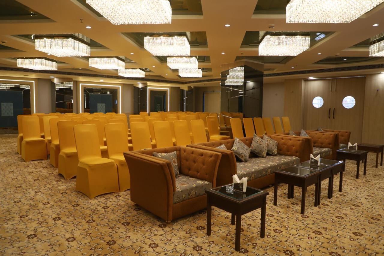 The Royal Class Hotel Gwalior Dış mekan fotoğraf
