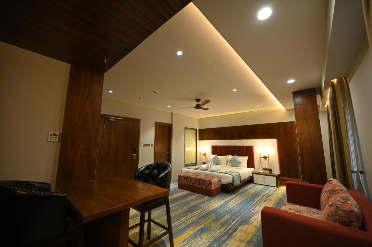 The Royal Class Hotel Gwalior Dış mekan fotoğraf