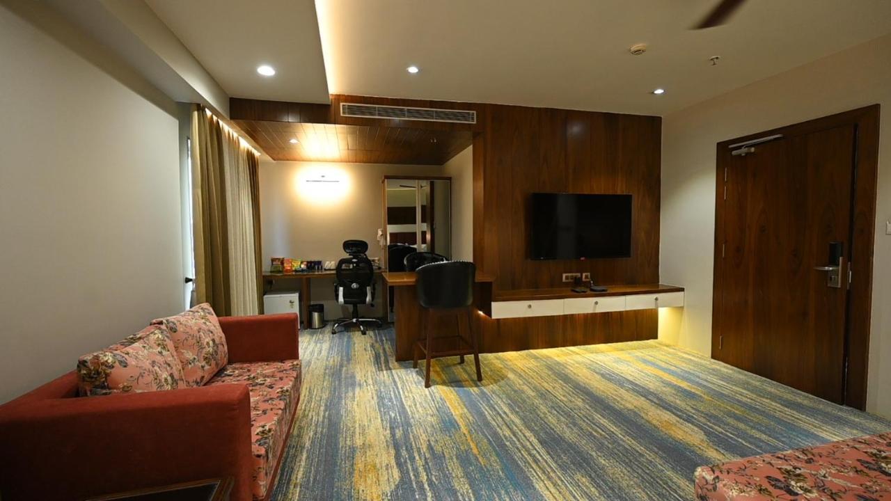 The Royal Class Hotel Gwalior Dış mekan fotoğraf